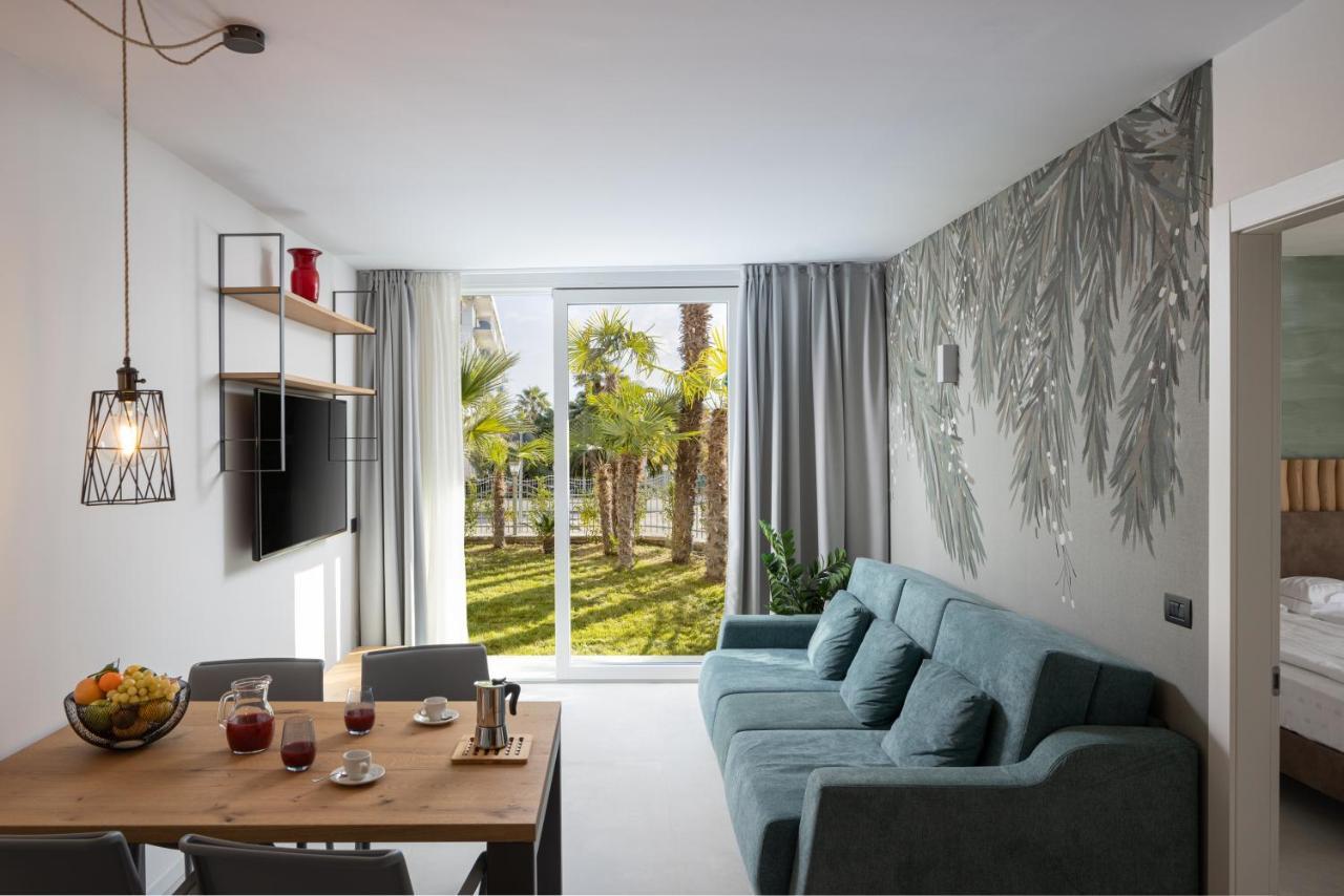 Aris Apartments & Sky Pool - Tonelli Hotels - Adult Friendly Riva del Garda Bilik gambar