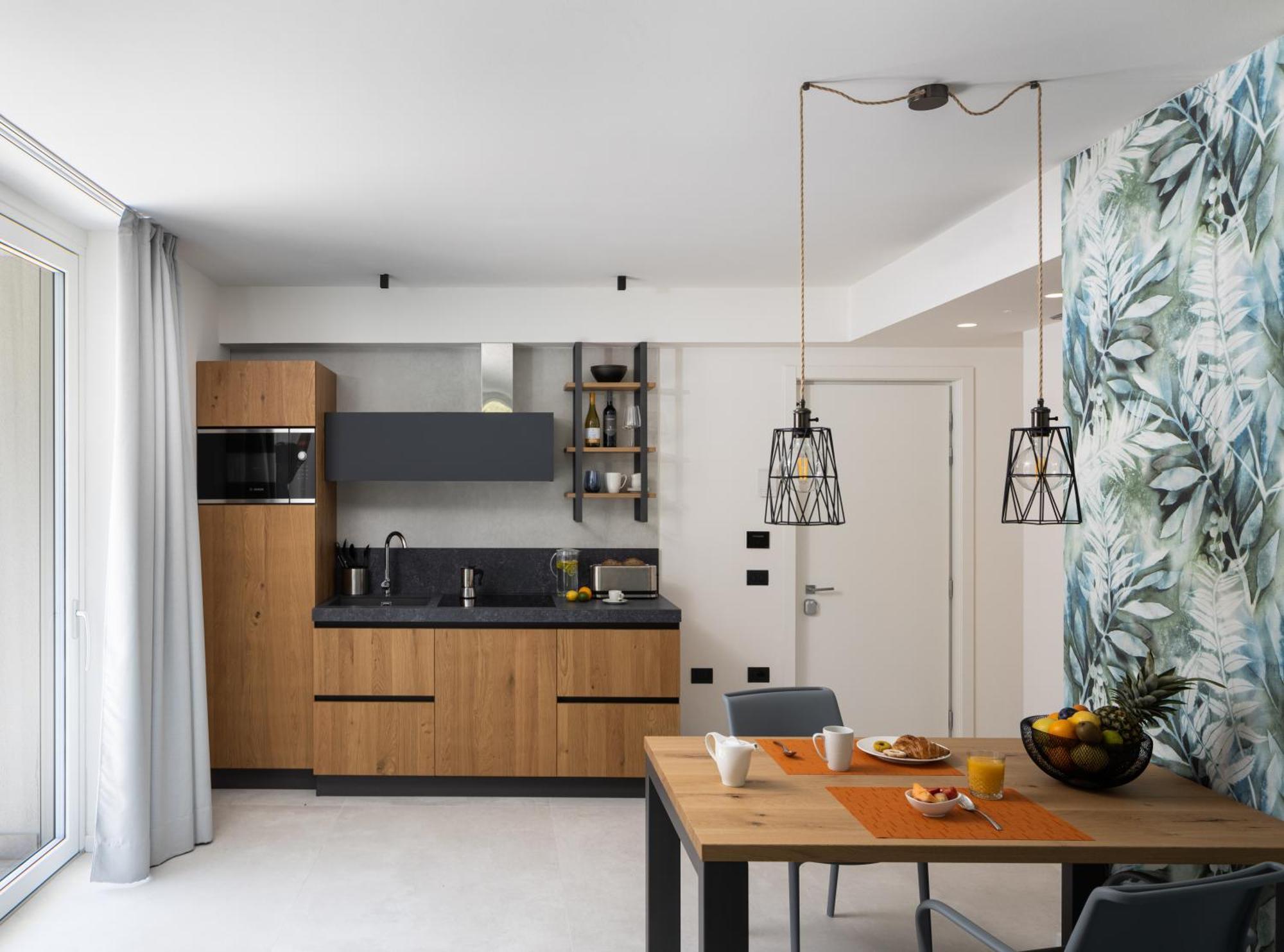 Aris Apartments & Sky Pool - Tonelli Hotels - Adult Friendly Riva del Garda Bilik gambar