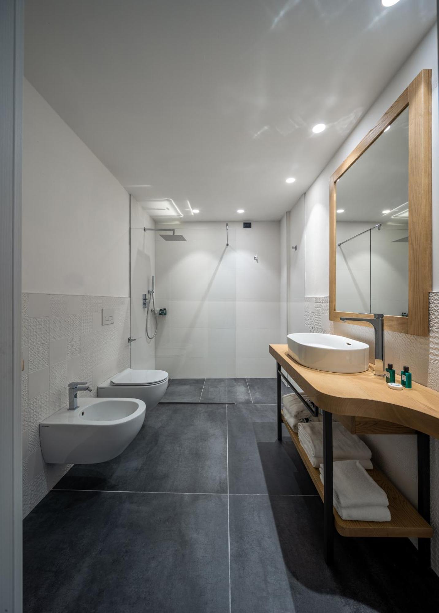 Aris Apartments & Sky Pool - Tonelli Hotels - Adult Friendly Riva del Garda Bilik gambar