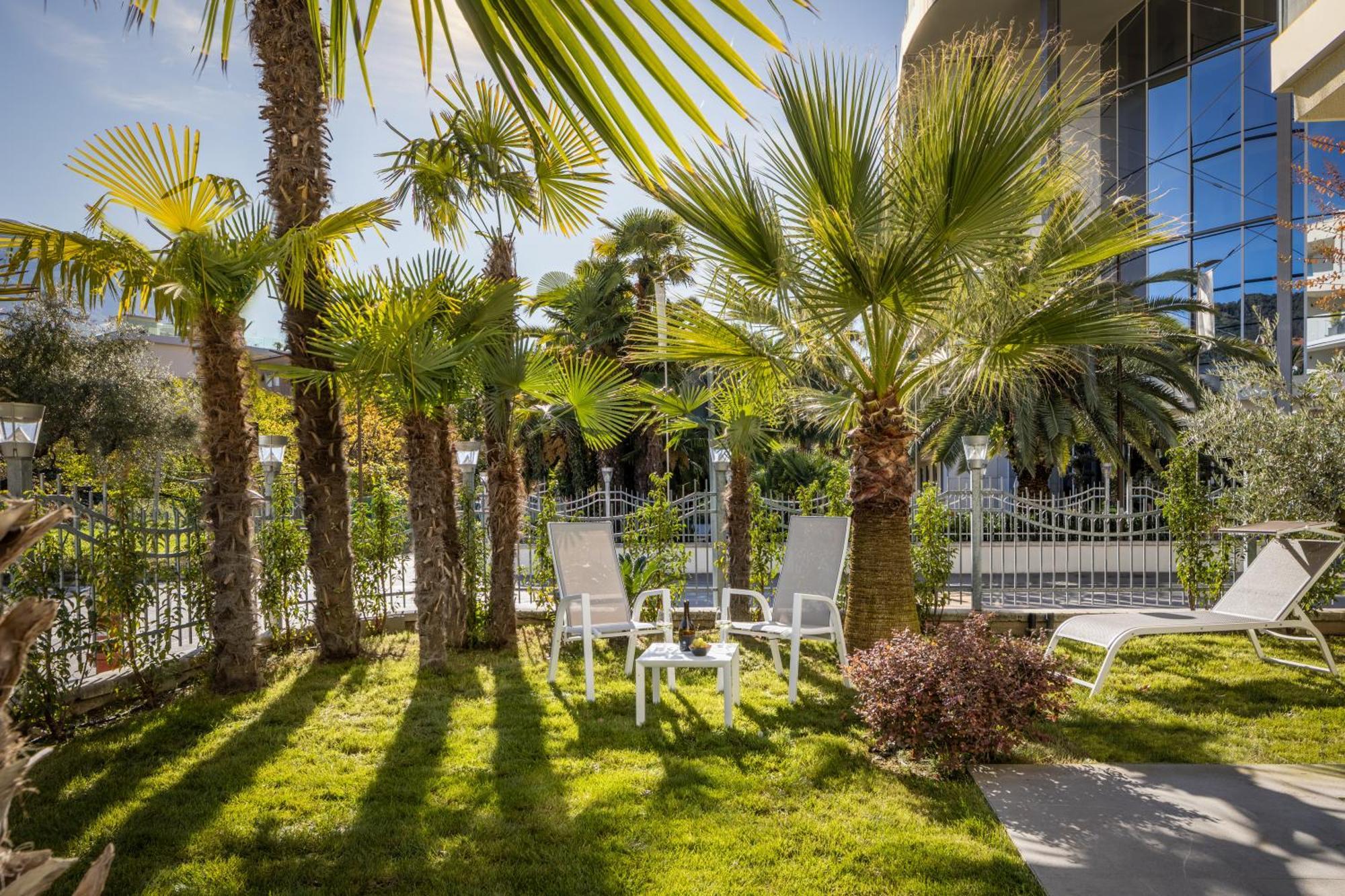 Aris Apartments & Sky Pool - Tonelli Hotels - Adult Friendly Riva del Garda Bilik gambar