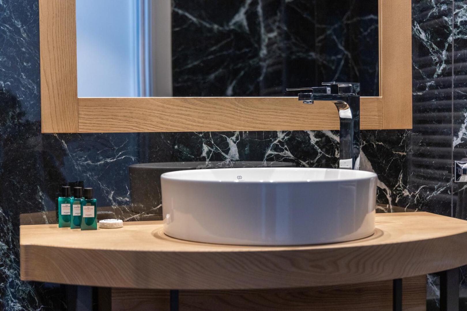 Aris Apartments & Sky Pool - Tonelli Hotels - Adult Friendly Riva del Garda Bilik gambar
